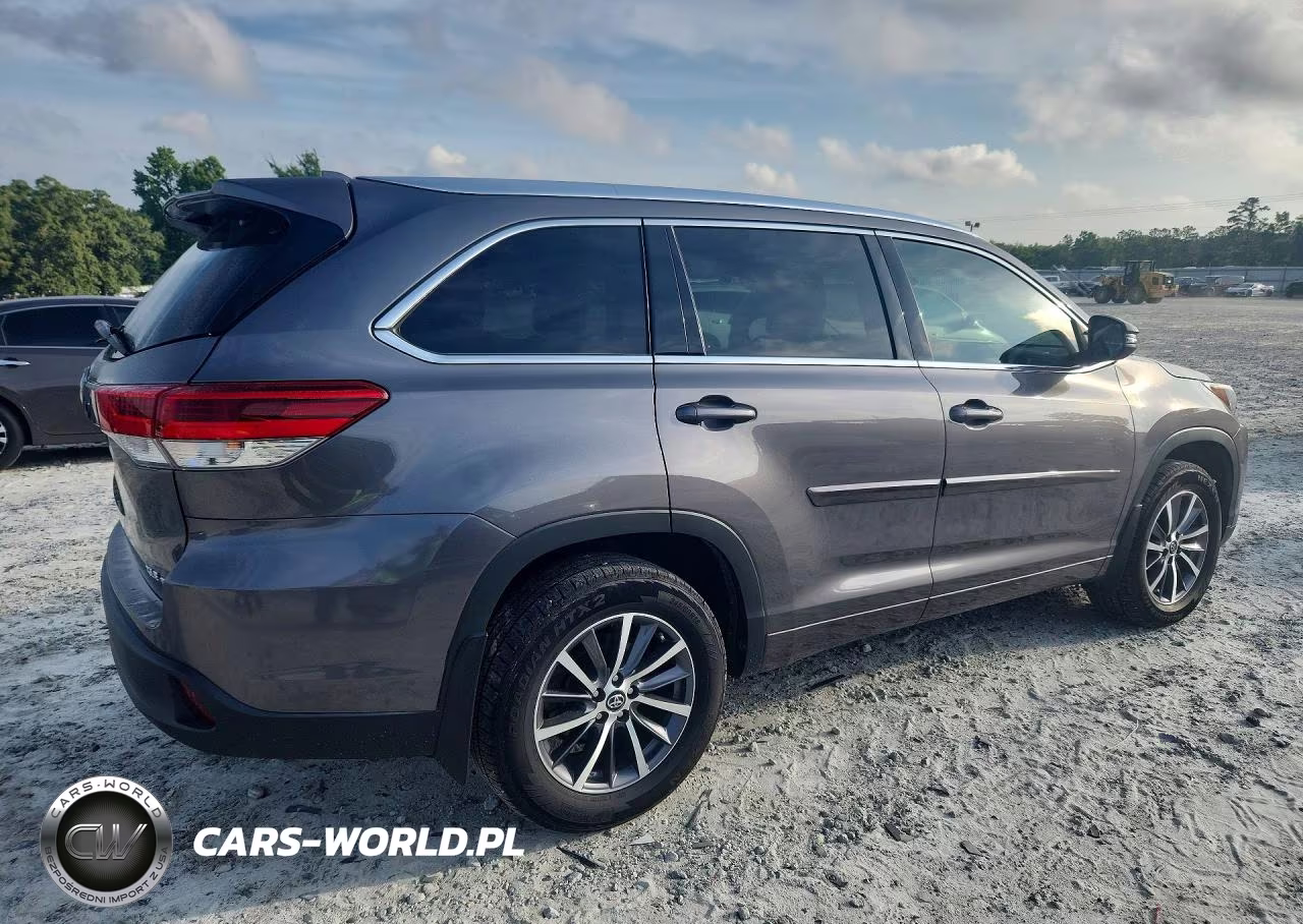 2018 Toyota Highlander Xle VIN:5TDJZRFH5JS525064 - 3