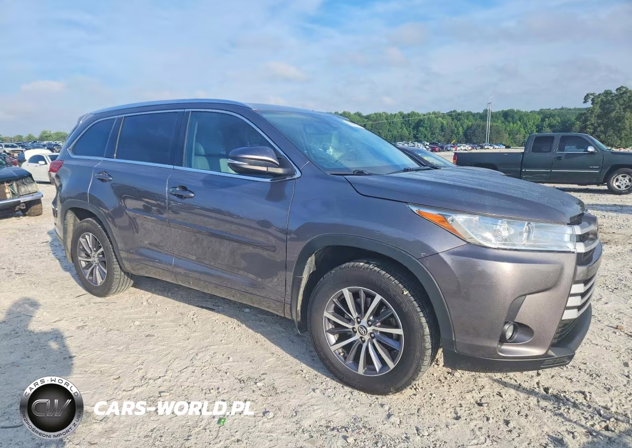2018 Toyota Highlander Xle VIN:5TDJZRFH5JS525064 - 4