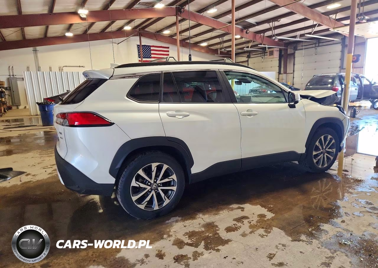 2023 Toyota Corolla Cross Xle VIN:7MUDAABG4PV050587 - 3