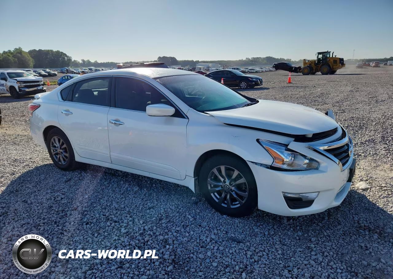 2015 Nissan Altima 2.5 S VIN:1N4AL3AP4FN899052 - 4