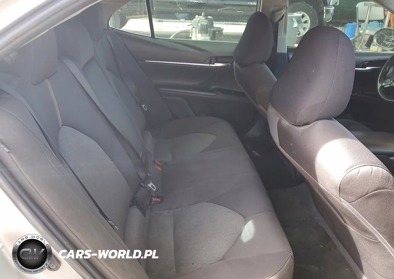 2018 Toyota Camry L VIN:4T1B11HK3JU644910 - 10