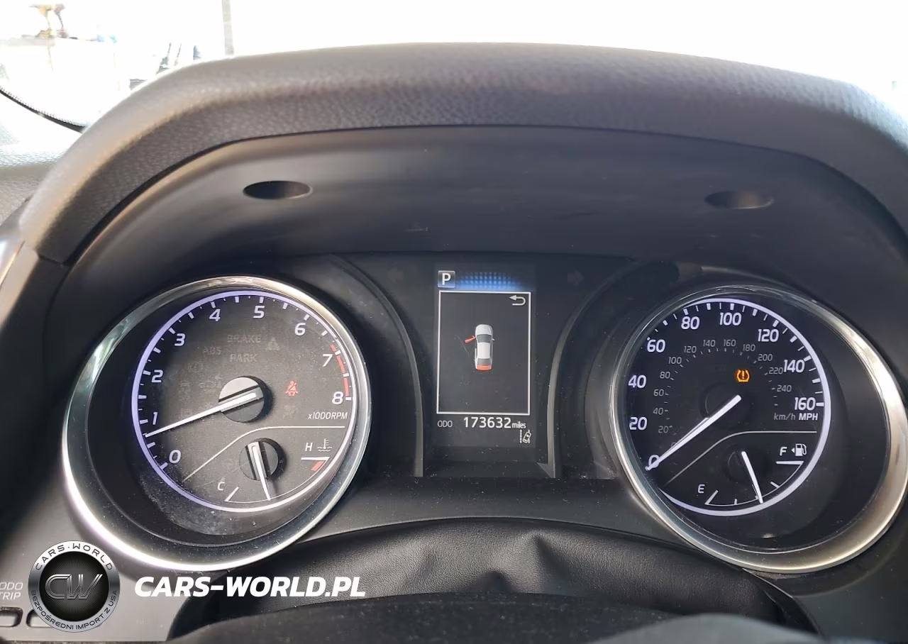 2018 Toyota Camry L VIN:4T1B11HK3JU644910 - 9
