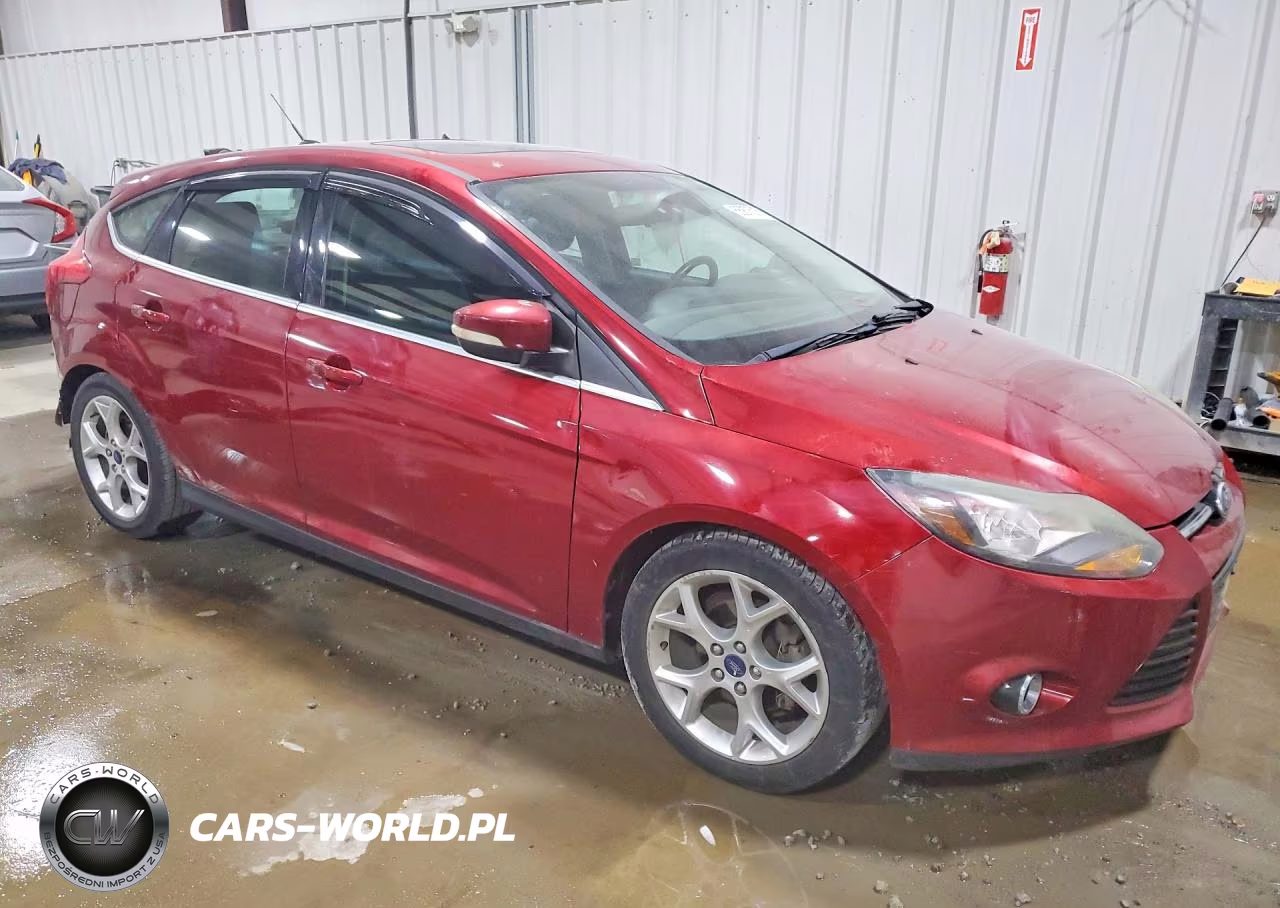 2014 Ford Focus Titanium VIN:1FADP3N22EL403983 - 4