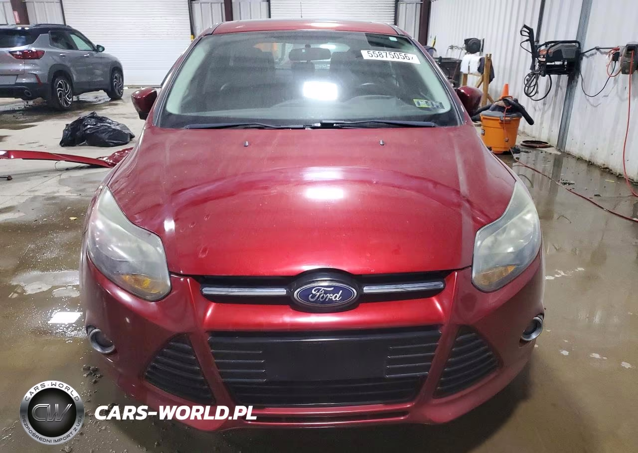 2014 Ford Focus Titanium VIN:1FADP3N22EL403983 - 5
