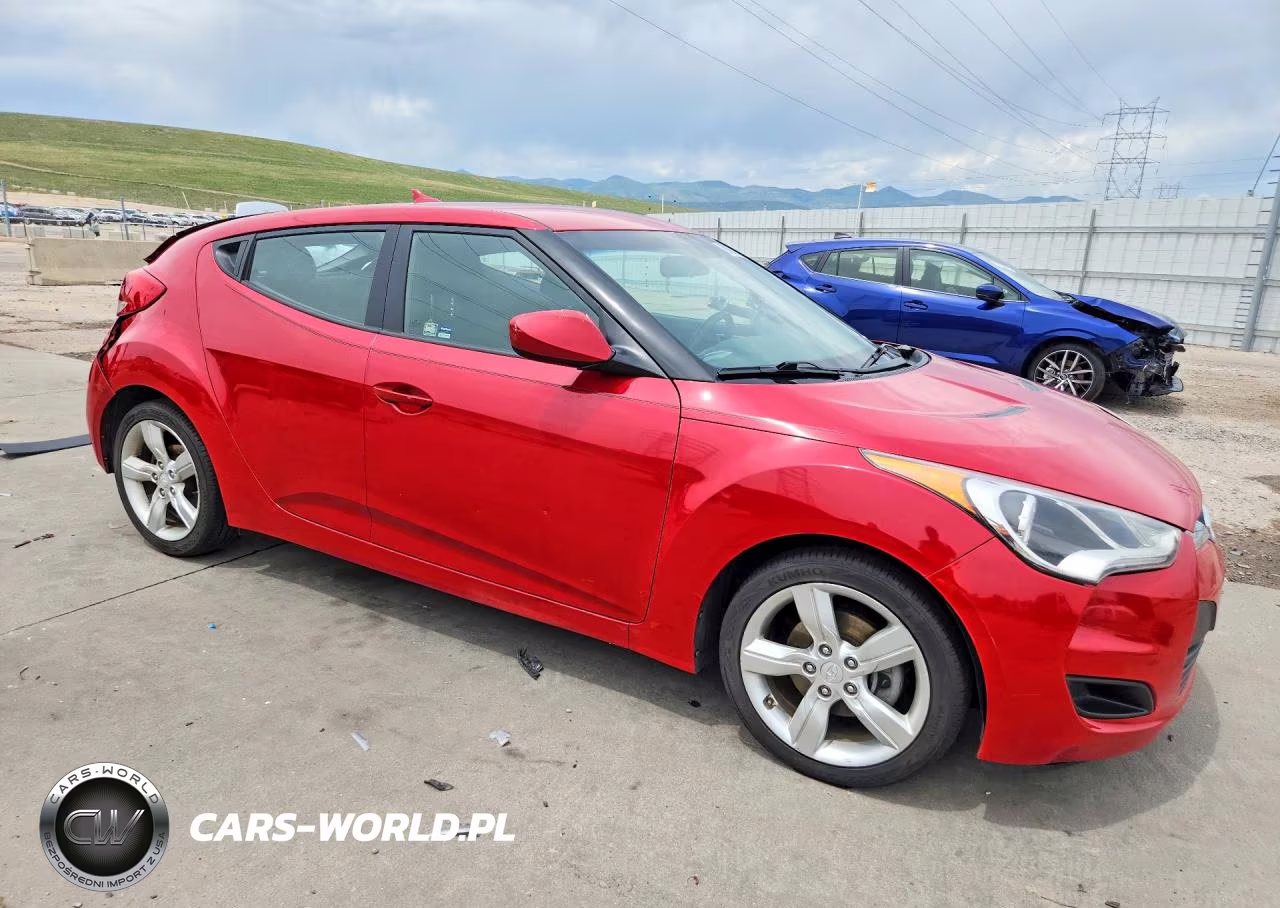 2015 Hyundai Veloster Base VIN:KMHTC6AD4FU245261 - 4