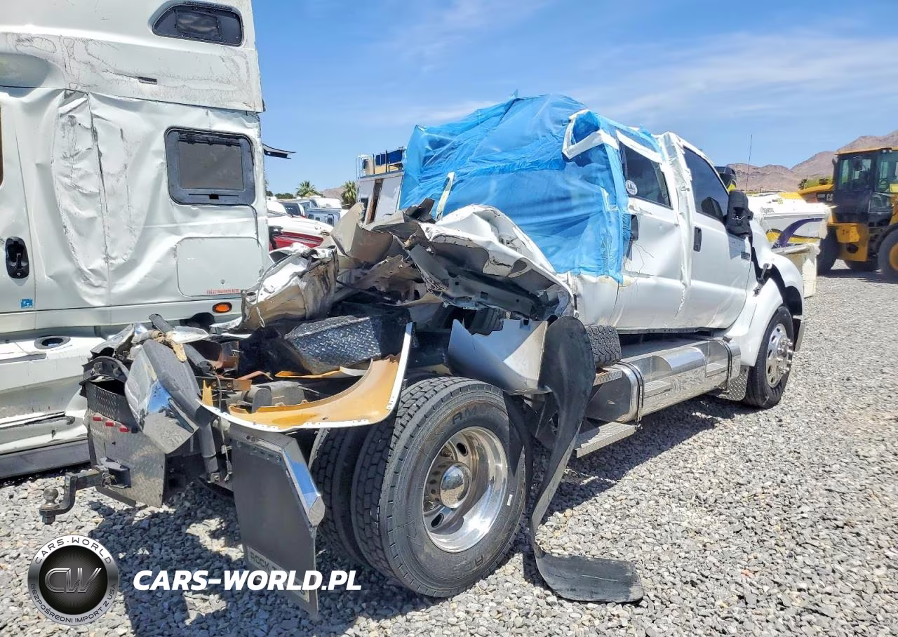 2000 Ford F650 Super Duty VIN:3FEWW65A6YMA01313 - 4