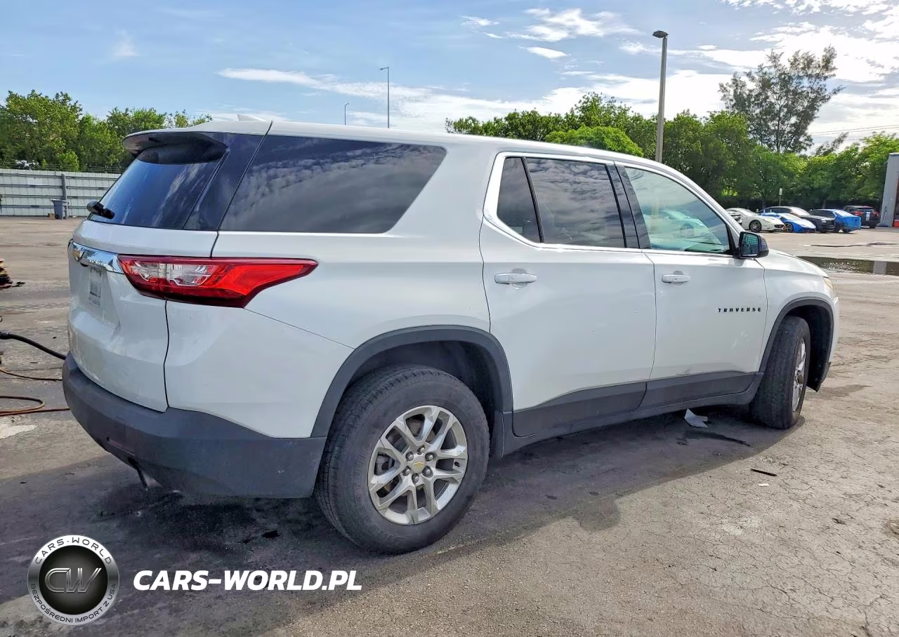 2020 Chevrolet Traverse Ls VIN:1GNERFKW9LJ115847 - 3