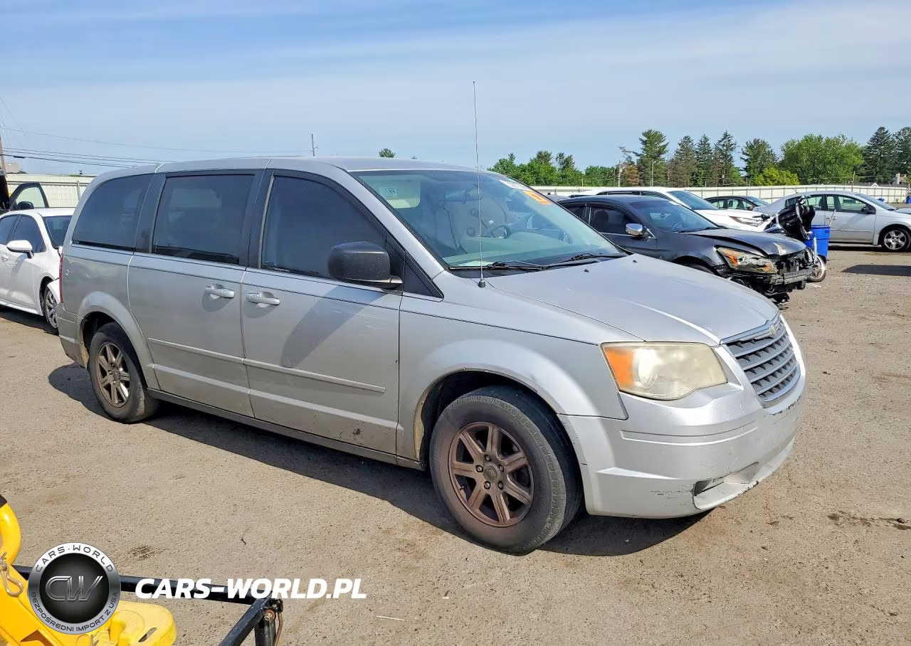 2010 Chrysler Town & Country Lx VIN:2A4RR2D10AR387579 - 4