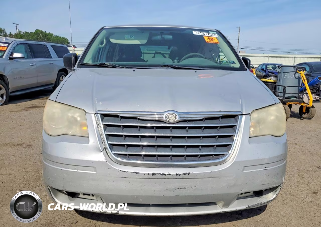 2010 Chrysler Town & Country Lx VIN:2A4RR2D10AR387579 - 5