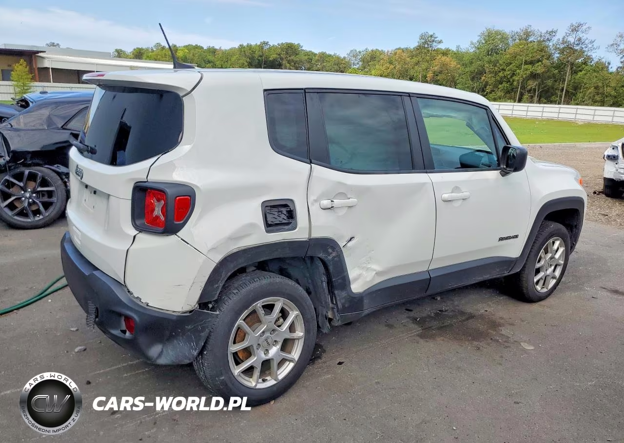 2023 Jeep Renegade Latitude VIN:ZACNJDB11PPP73240 - 3