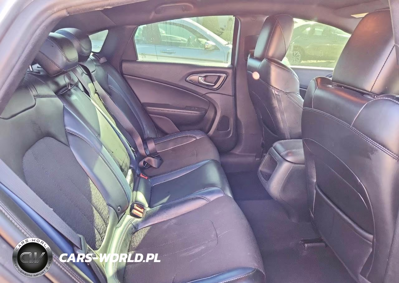 2015 Chrysler 200 S VIN:1C3CCCBB5FN749722 - 10