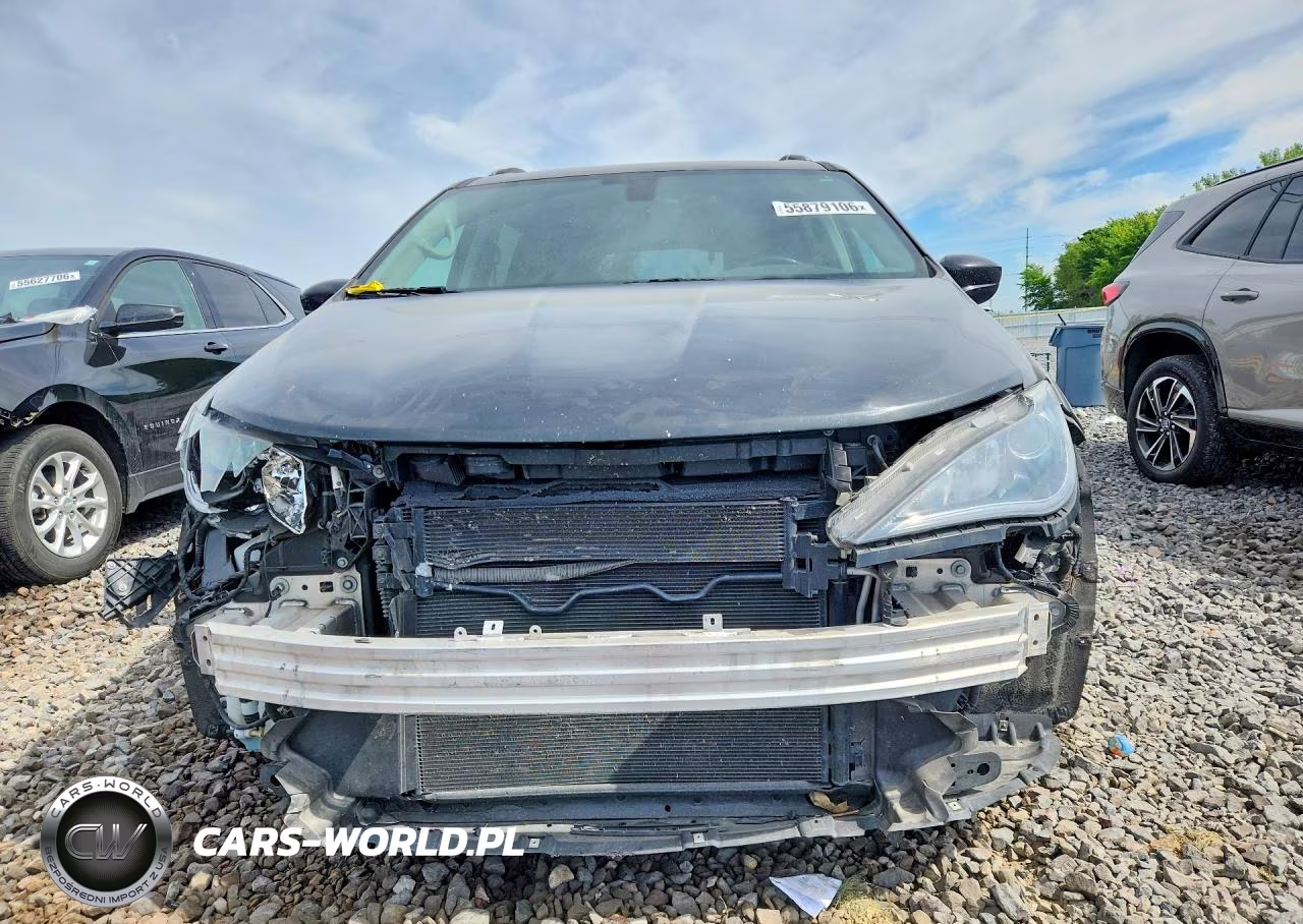 2018 Chrysler Pacifica Touring L Plus VIN:2C4RC1EG6JR247900 - 5