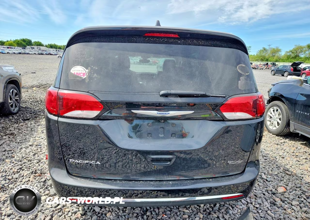 2018 Chrysler Pacifica Touring L Plus VIN:2C4RC1EG6JR247900 - 6