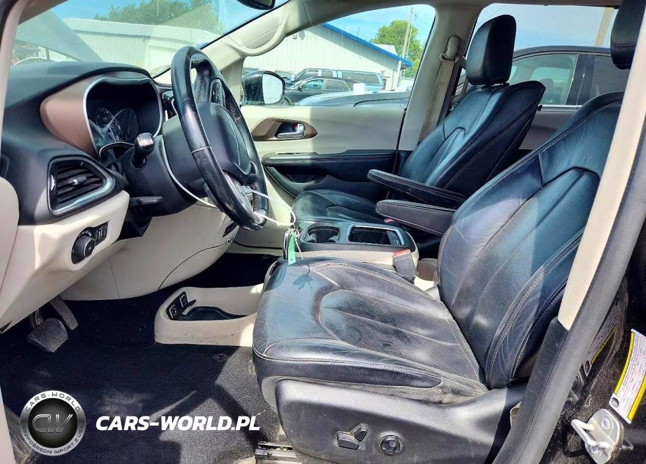 2018 Chrysler Pacifica Touring L Plus VIN:2C4RC1EG6JR247900 - 7