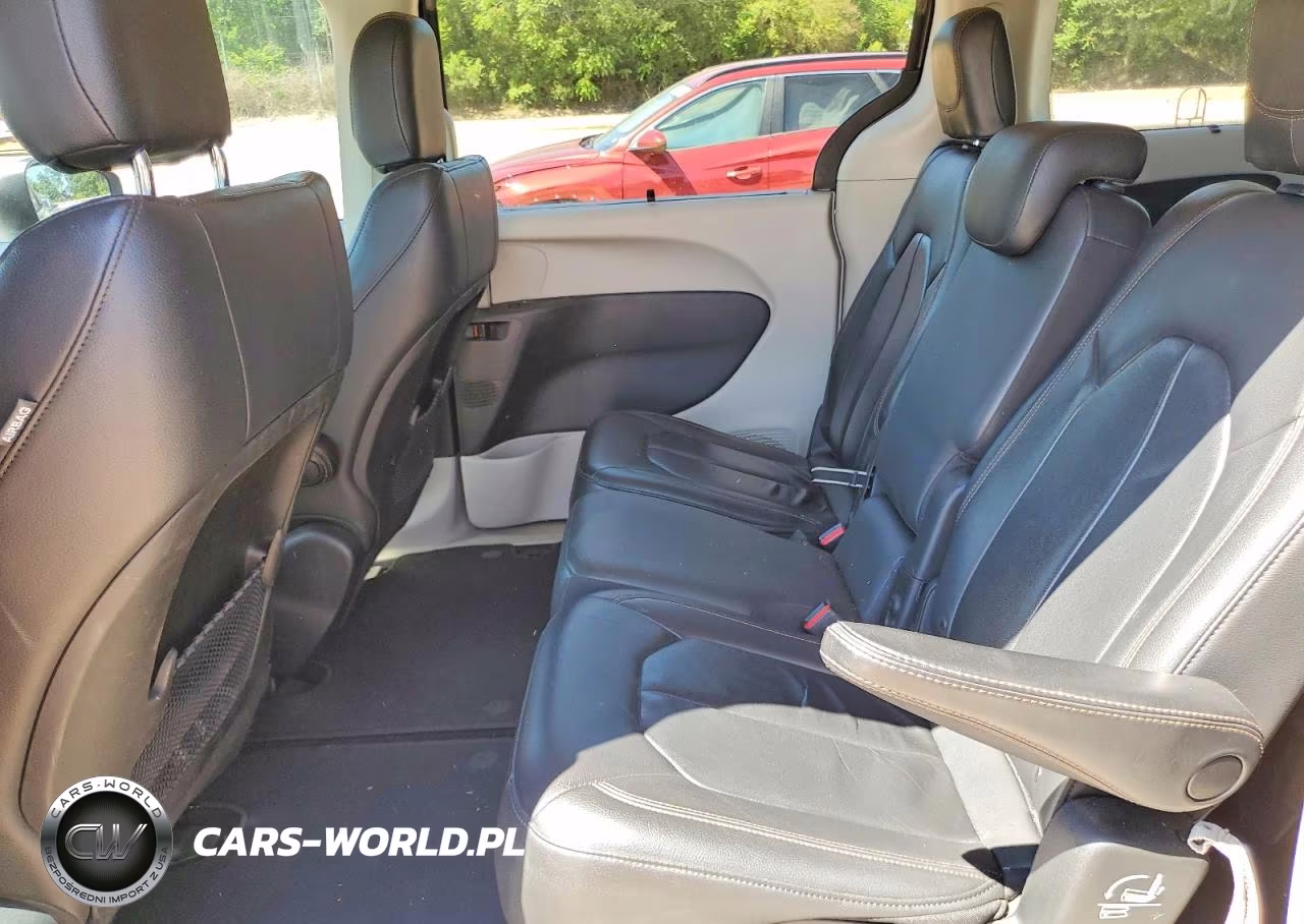 2017 Chrysler Pacifica Touring L VIN:2C4RC1BG8HR811772 - 11