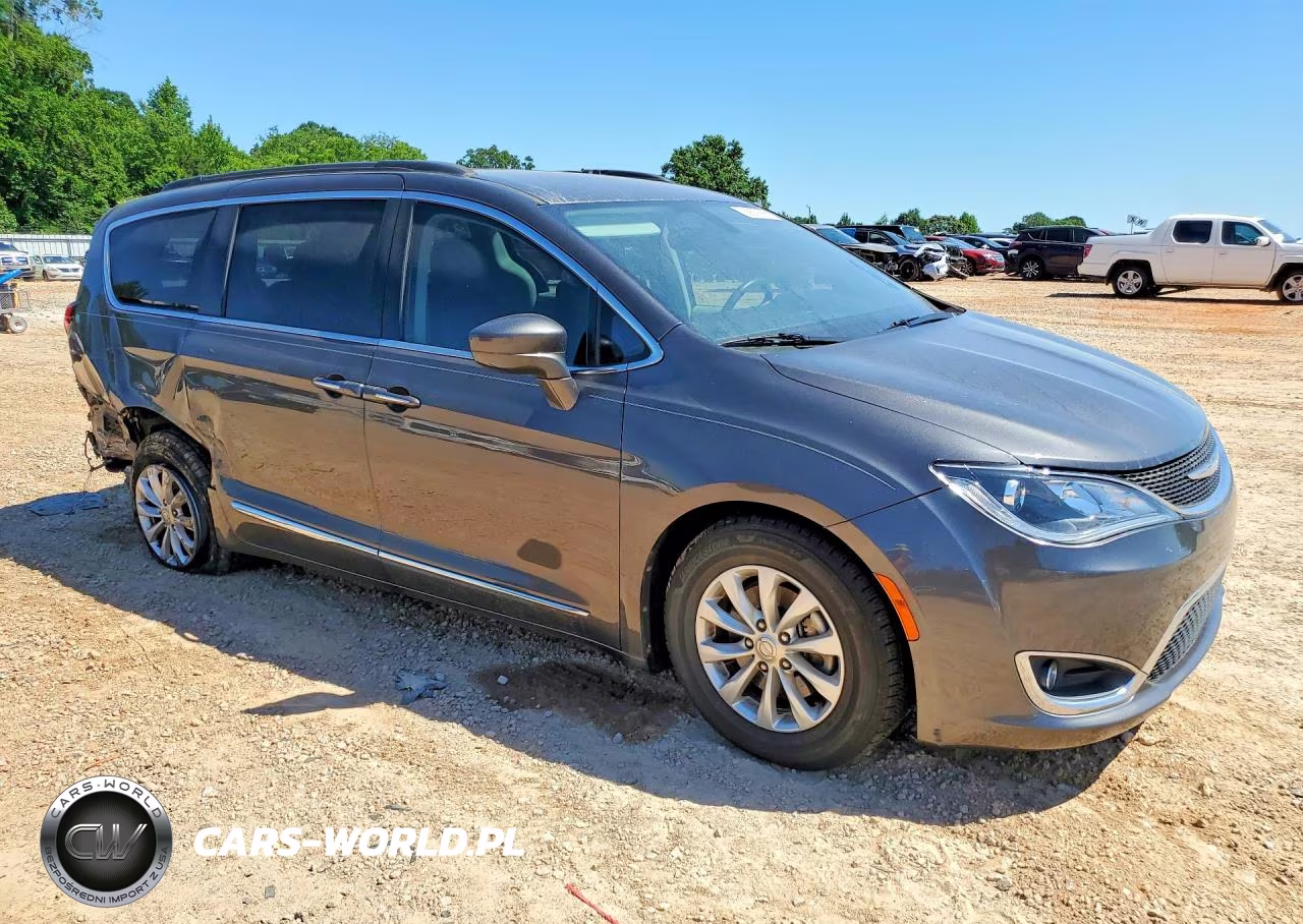 2017 Chrysler Pacifica Touring L VIN:2C4RC1BG8HR811772 - 4