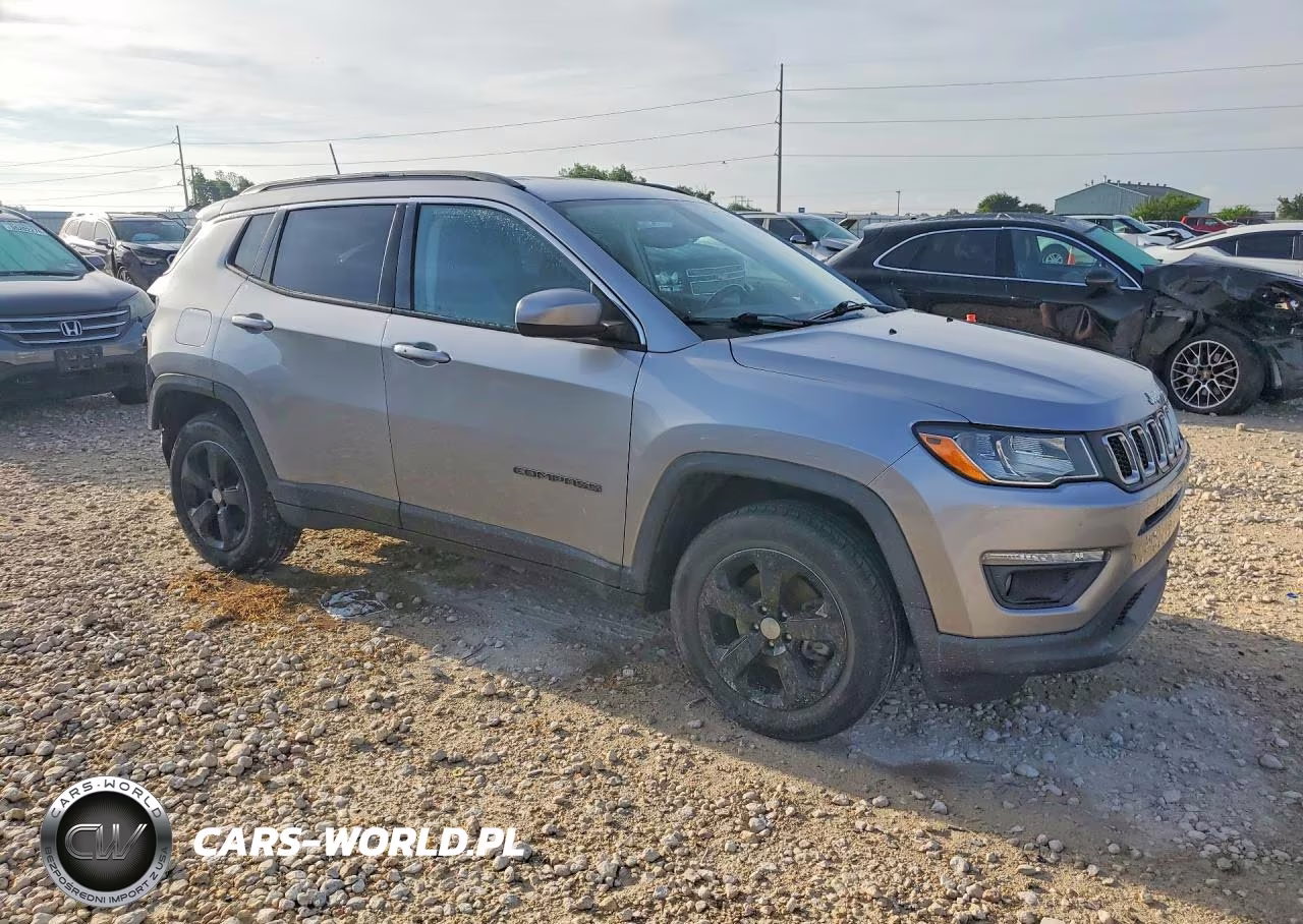 2019 Jeep Compass Latitude VIN:3C4NJDBB9KT672203 - 4