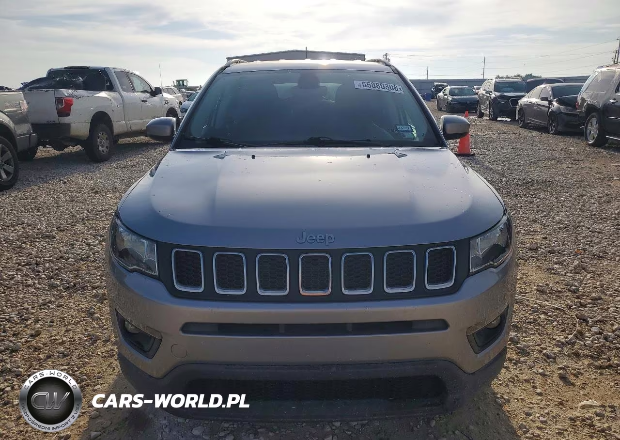 2019 Jeep Compass Latitude VIN:3C4NJDBB9KT672203 - 5
