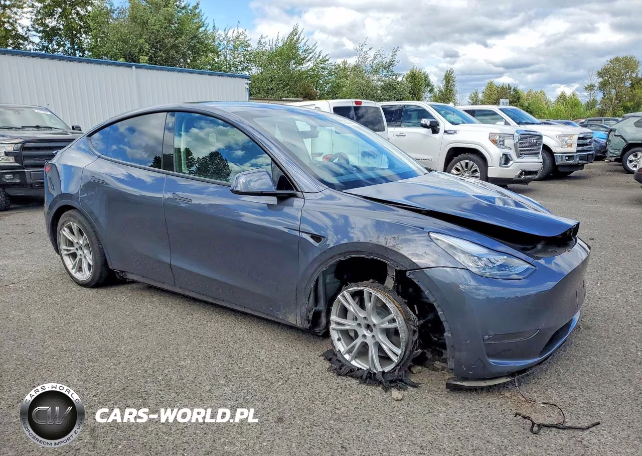 2023 Tesla Model Y VIN:7SAYGAEE0PF596752 - 4