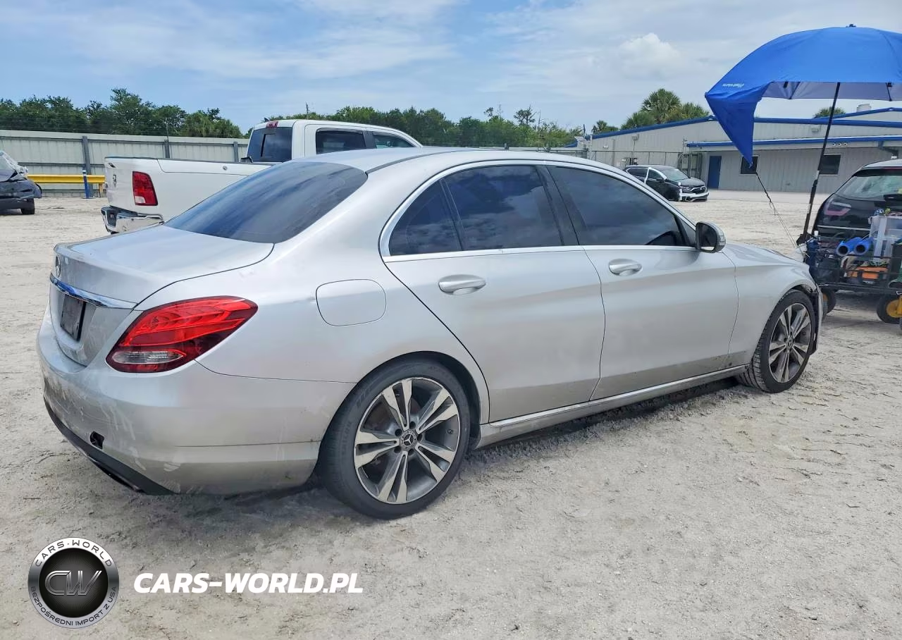 2018 Mercedes-Benz C 300 VIN:55SWF4JB8JU246411 - 3