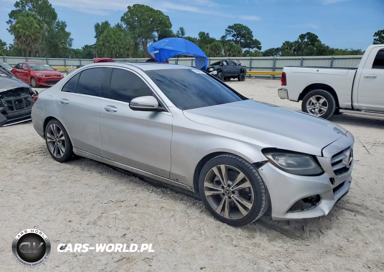 2018 Mercedes-Benz C 300 VIN:55SWF4JB8JU246411 - 4