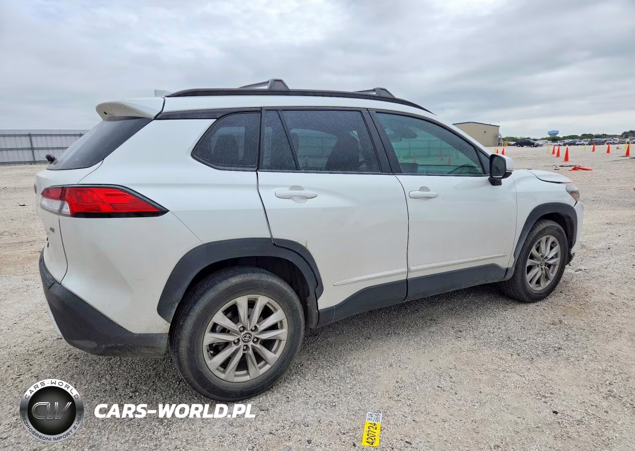 2022 Toyota Corolla Cross Le VIN:7MUCAAAG5NV016832 - 3