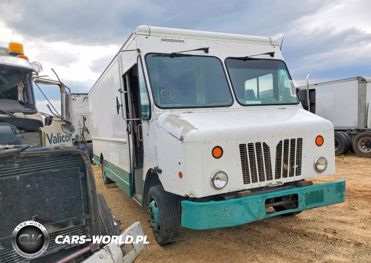 2011 Workhorse W62 Delivery Truck VIN:5B4LFG2EXB3443468 - 4