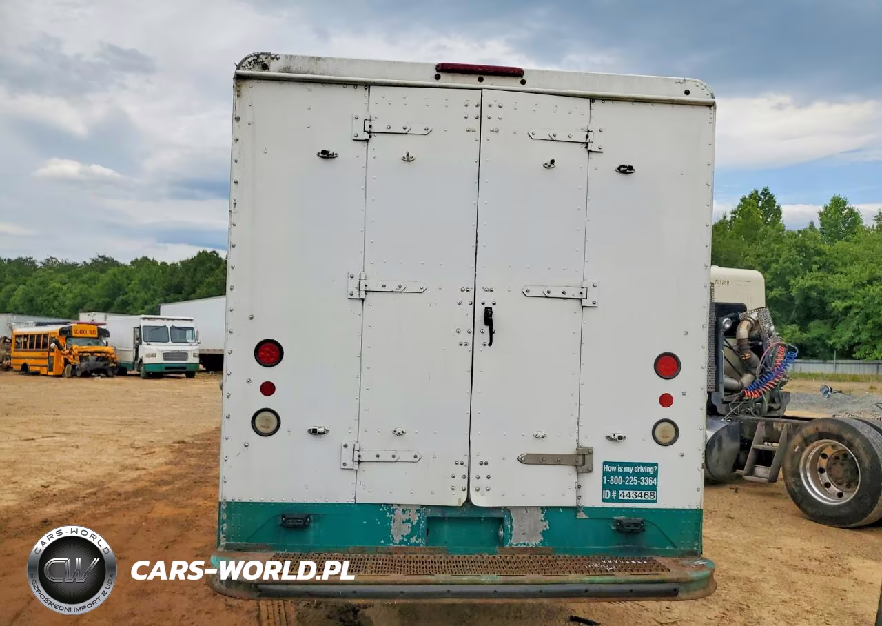 2011 Workhorse W62 Delivery Truck VIN:5B4LFG2EXB3443468 - 6