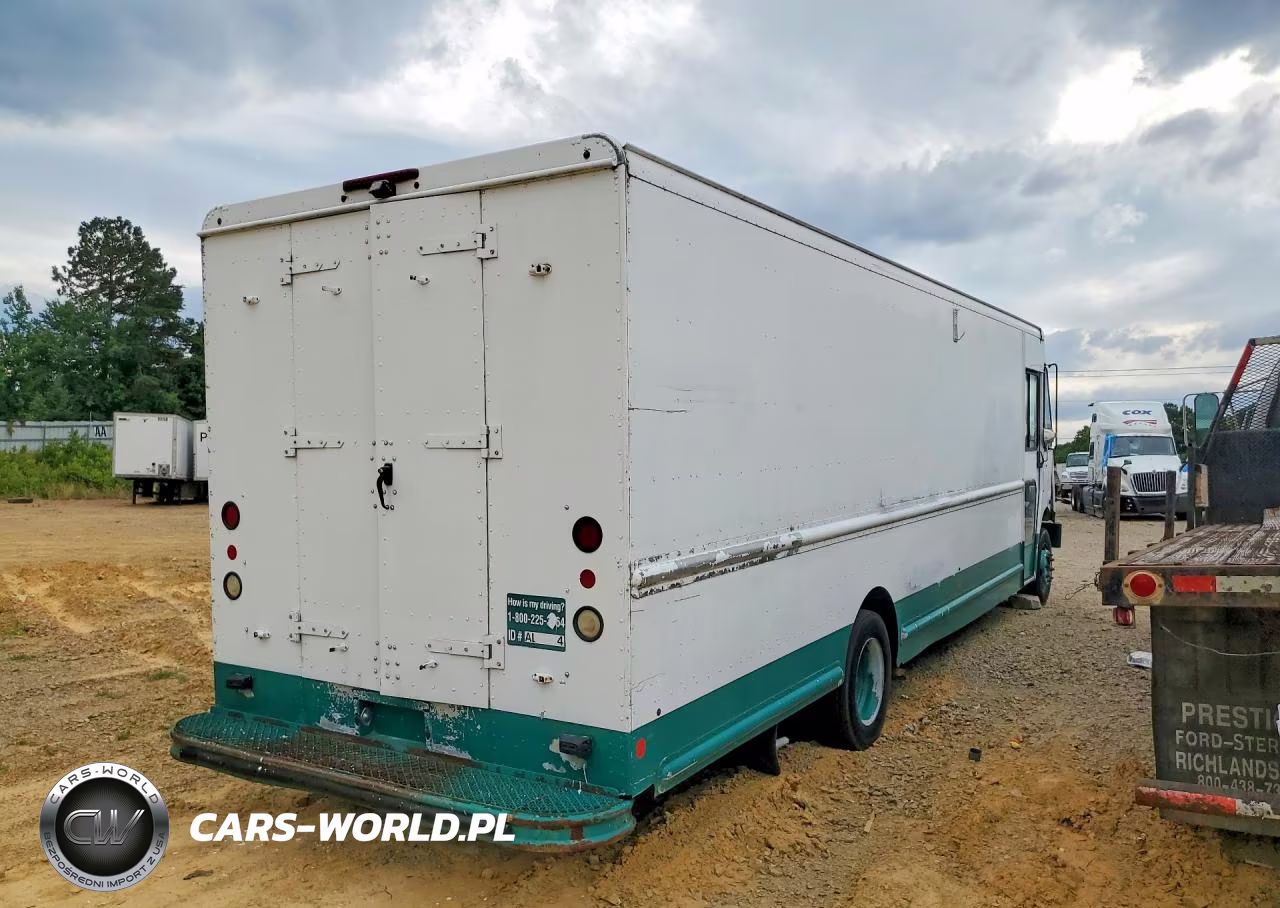 2008 Workhorse W62 Delivery Truck VIN:5B4LPG2G283432486 - 3