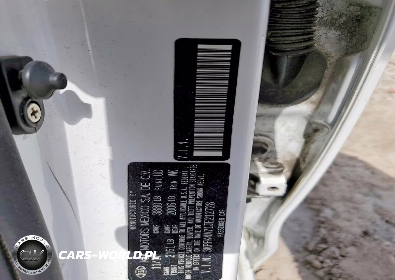2018 Kia Forte VIN:3KPFK4A71JE212728 - 12