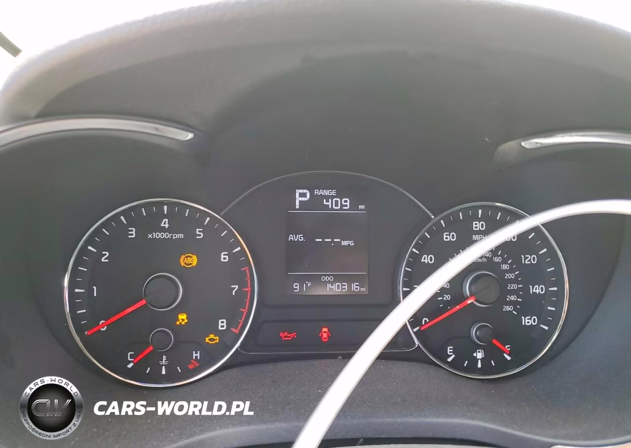 2018 Kia Forte VIN:3KPFK4A71JE212728 - 9
