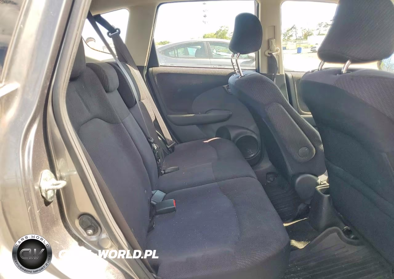 2013 Honda Fit Sport VIN:JHMGE8H52DC074828 - 10