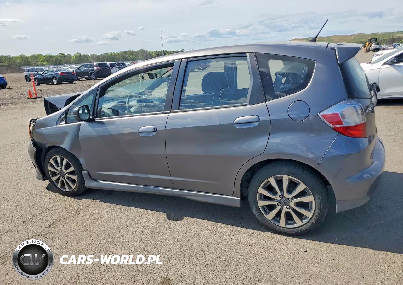 2013 Honda Fit Sport VIN:JHMGE8H52DC074828 - 2