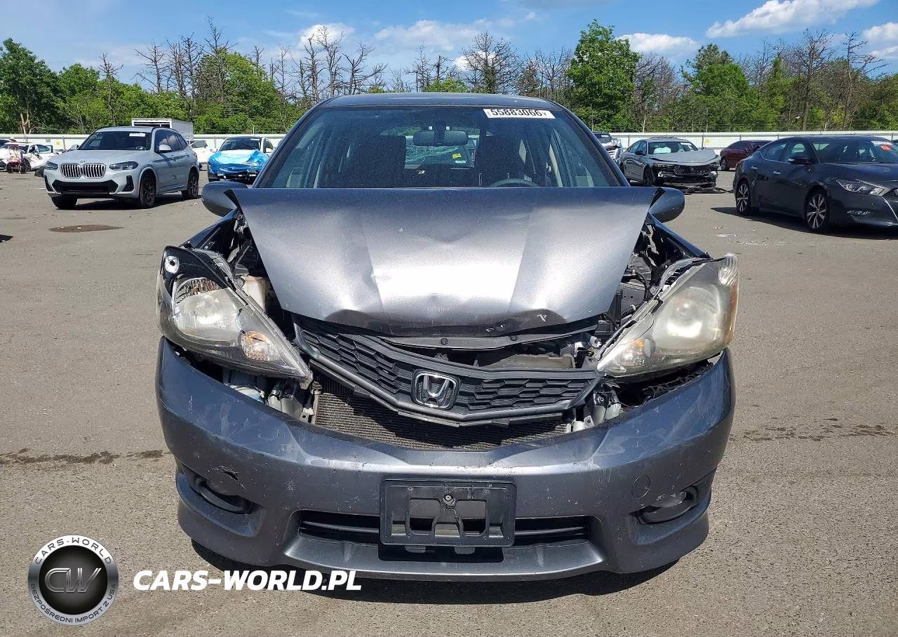 2013 Honda Fit Sport VIN:JHMGE8H52DC074828 - 5