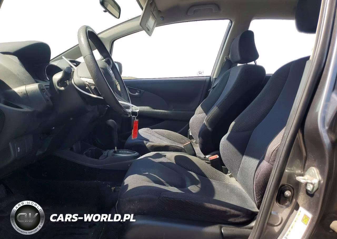 2013 Honda Fit Sport VIN:JHMGE8H52DC074828 - 7