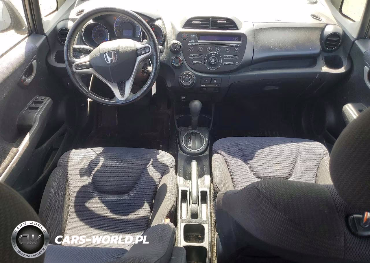 2013 Honda Fit Sport VIN:JHMGE8H52DC074828 - 8