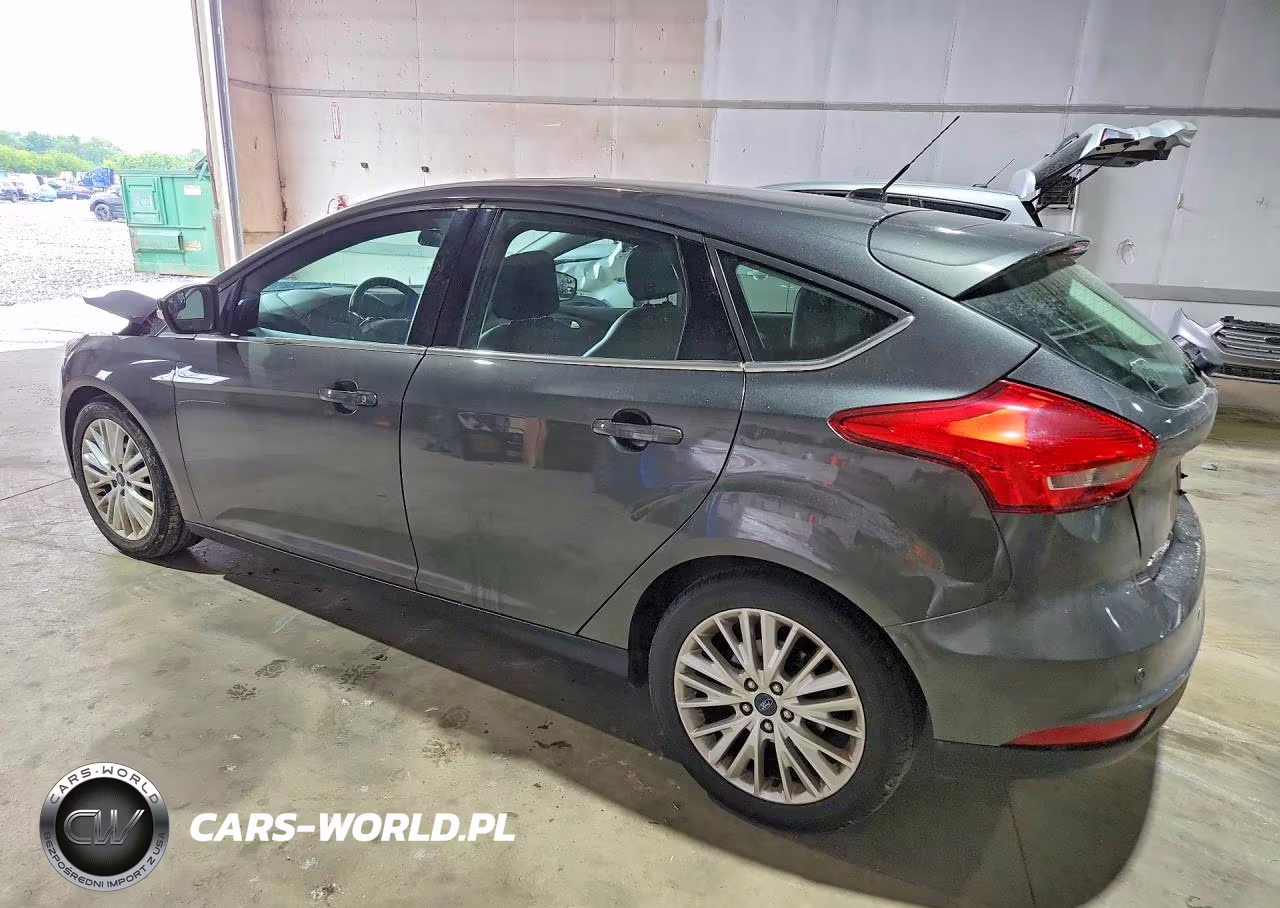 2018 Ford Focus Titanium VIN:1FADP3N29JL232899 - 2