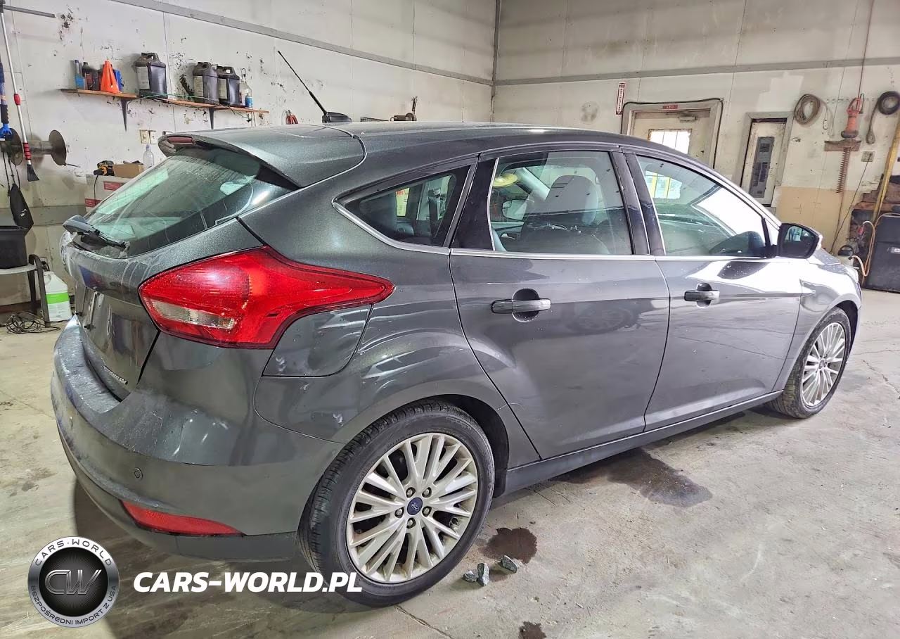 2018 Ford Focus Titanium VIN:1FADP3N29JL232899 - 3