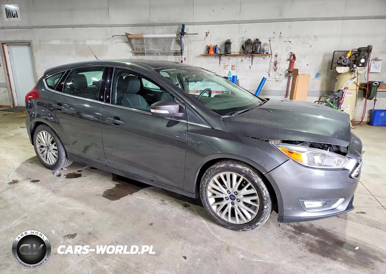 2018 Ford Focus Titanium VIN:1FADP3N29JL232899 - 4