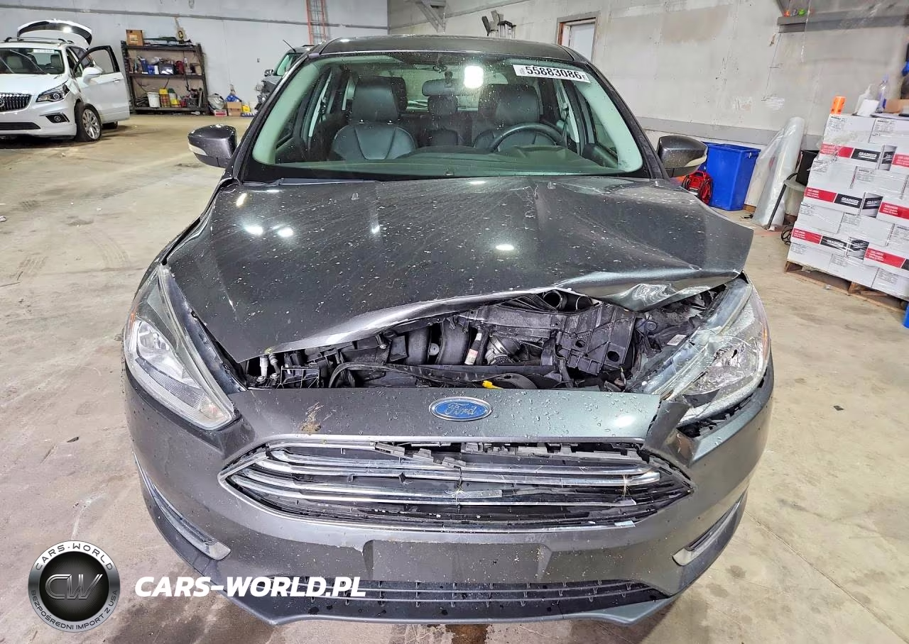 2018 Ford Focus Titanium VIN:1FADP3N29JL232899 - 5