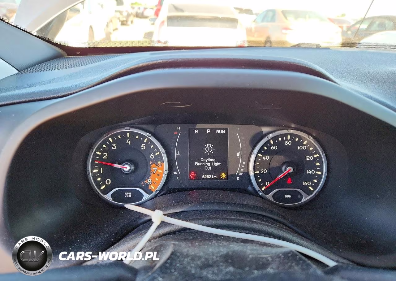 2018 Jeep Renegade Latitude VIN:ZACCJABB7JPH03069 - 9