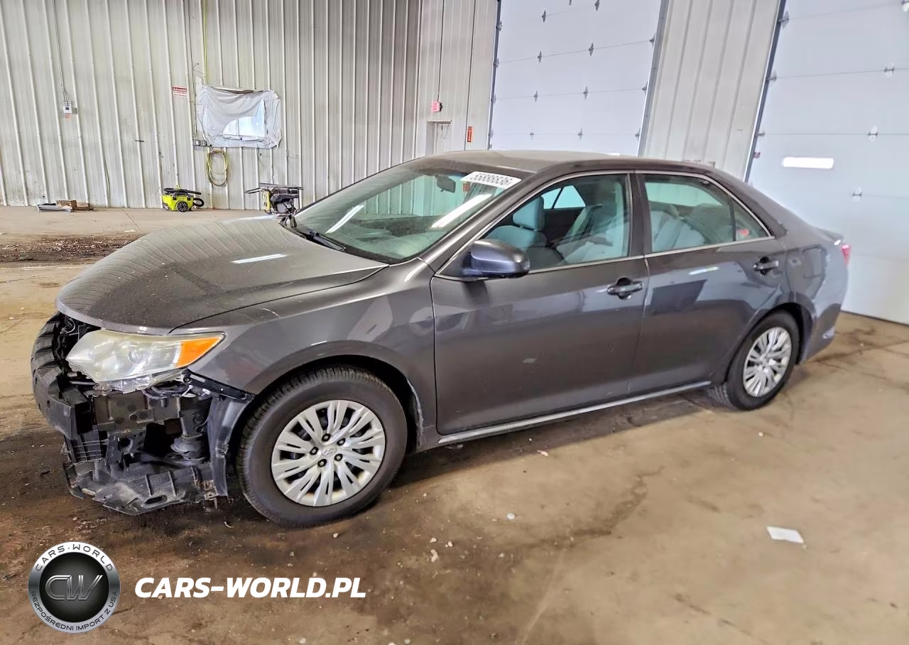2014 Toyota Camry Le – zdjęcie 1 z 13