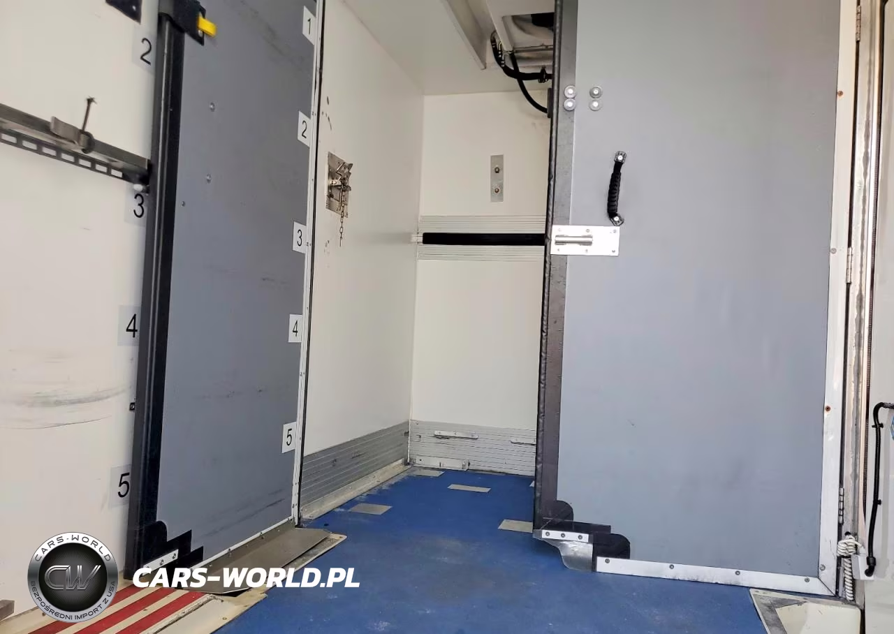 2020 Ford Transit Delivery Truck VIN:1FDBW5Z81LKA83388 - 10