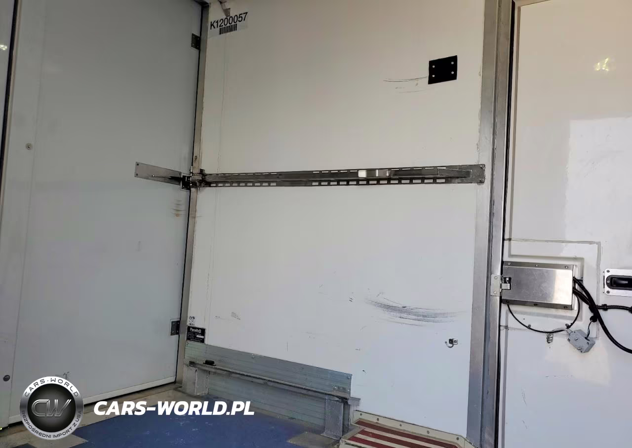 2020 Ford Transit Delivery Truck VIN:1FDBW5Z86LKA83404 - 10