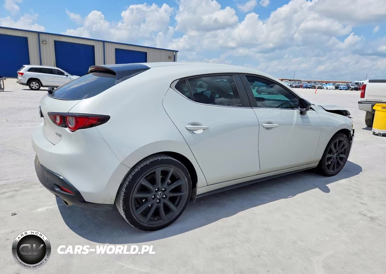 2024 Mazda 3 Select Sport VIN:JM1BPAKM0R1700182 - 3