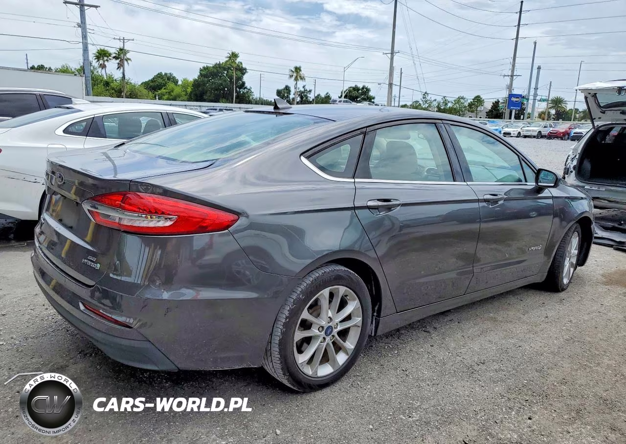 2019 Ford Fusion Se VIN:3FA6P0LUXKR125522 - 3