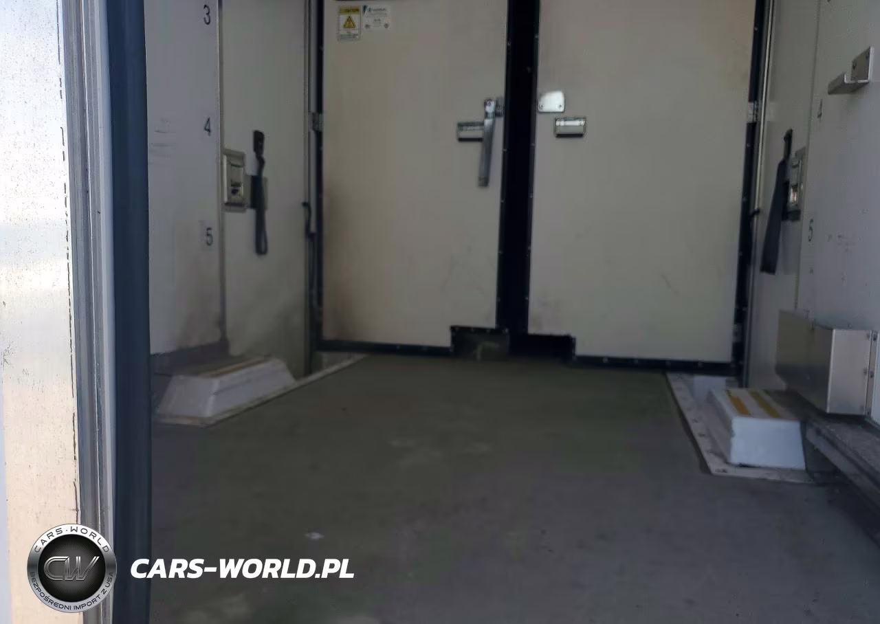 2023 Ford E350 Refrigerated Box Truck VIN:1FDWE3FK7PDD32070 - 10