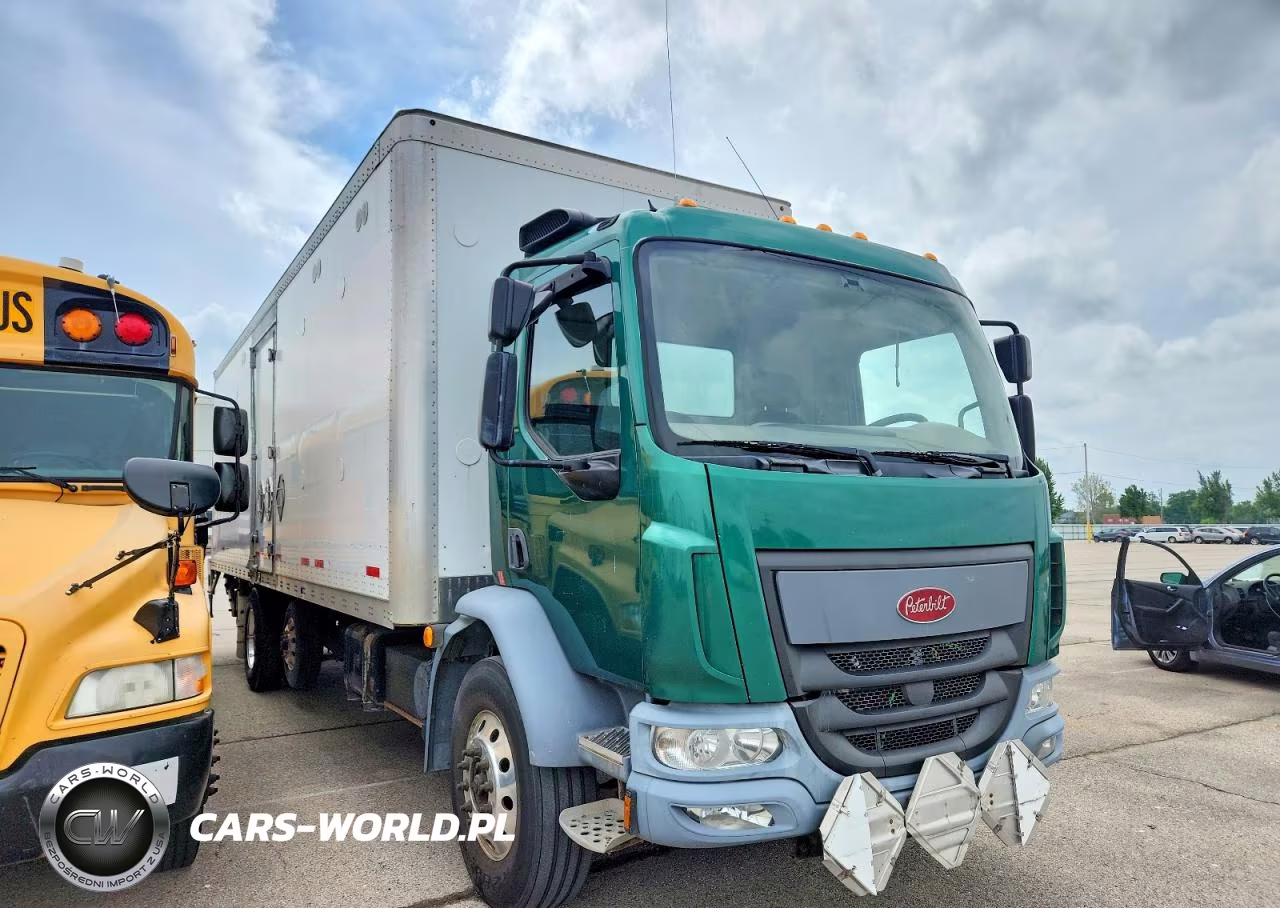 2017 Peterbilt 220 Box Truck