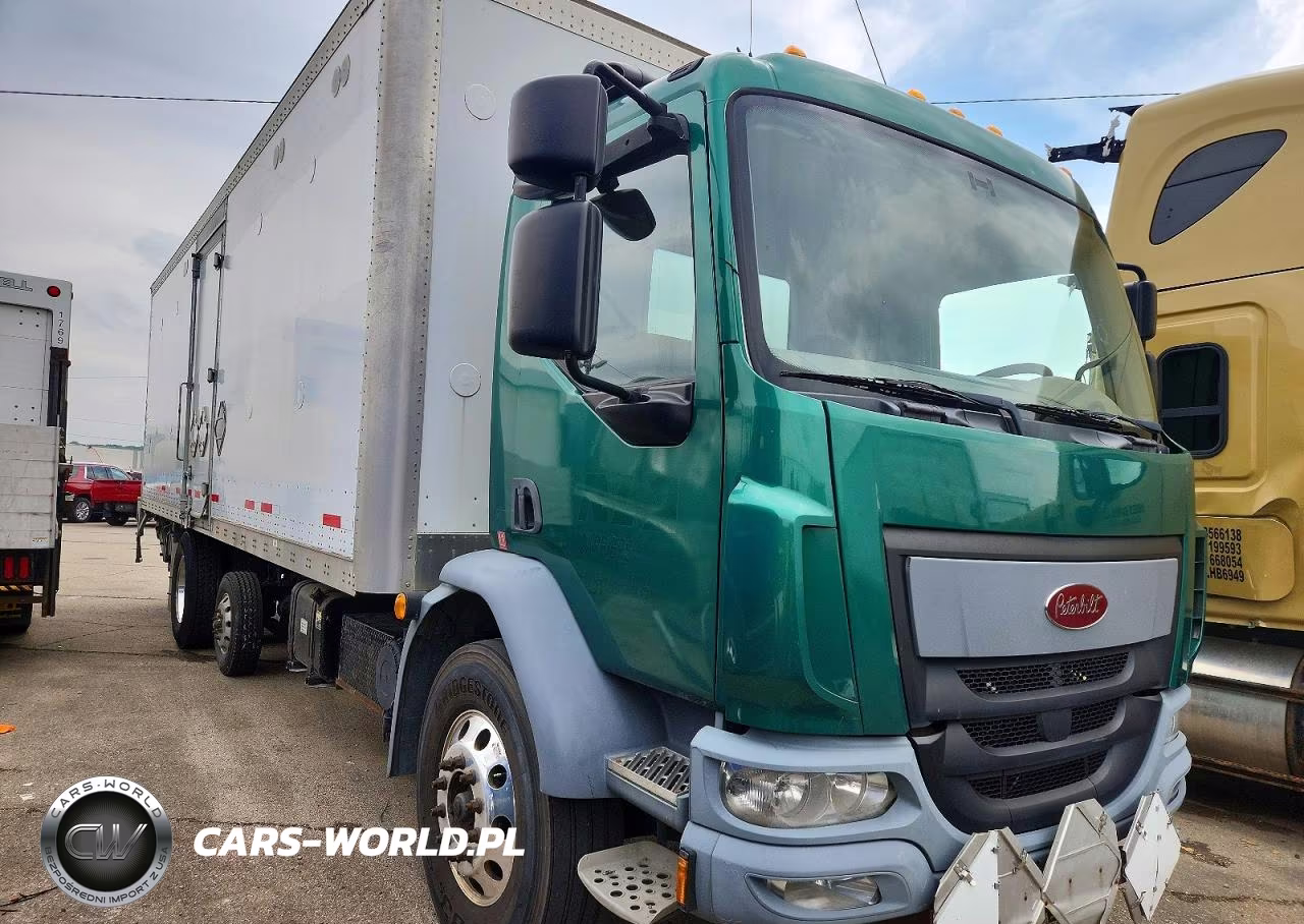2016 Peterbilt 220 Box Truck