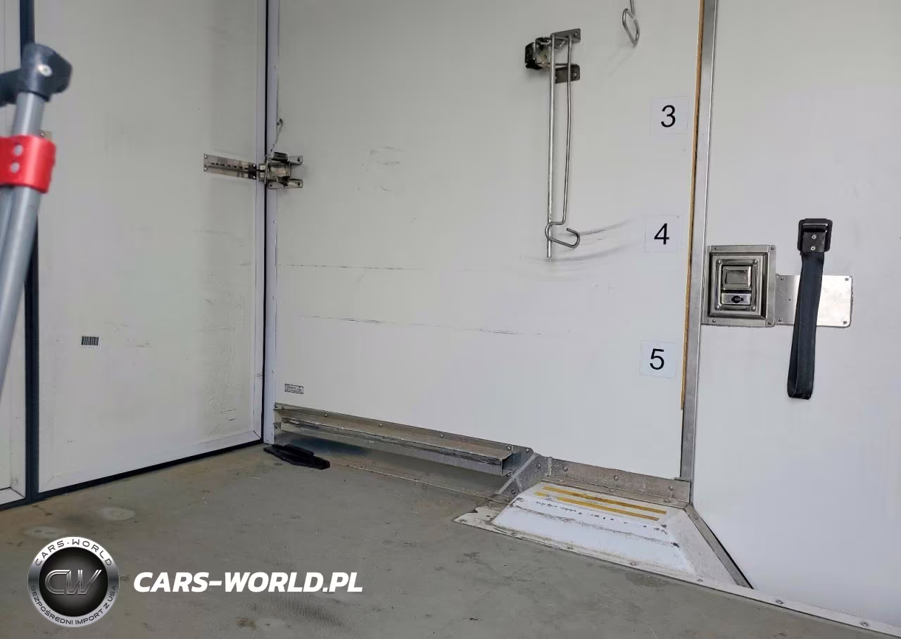 2022 Ford Transit Refrigerated Box Truck VIN:1FDBW5Z82NKA39760 - 10